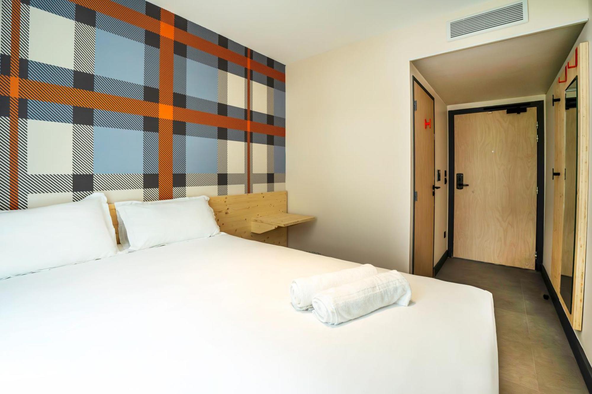 Easyhotel Marseille Euromed Exterior photo